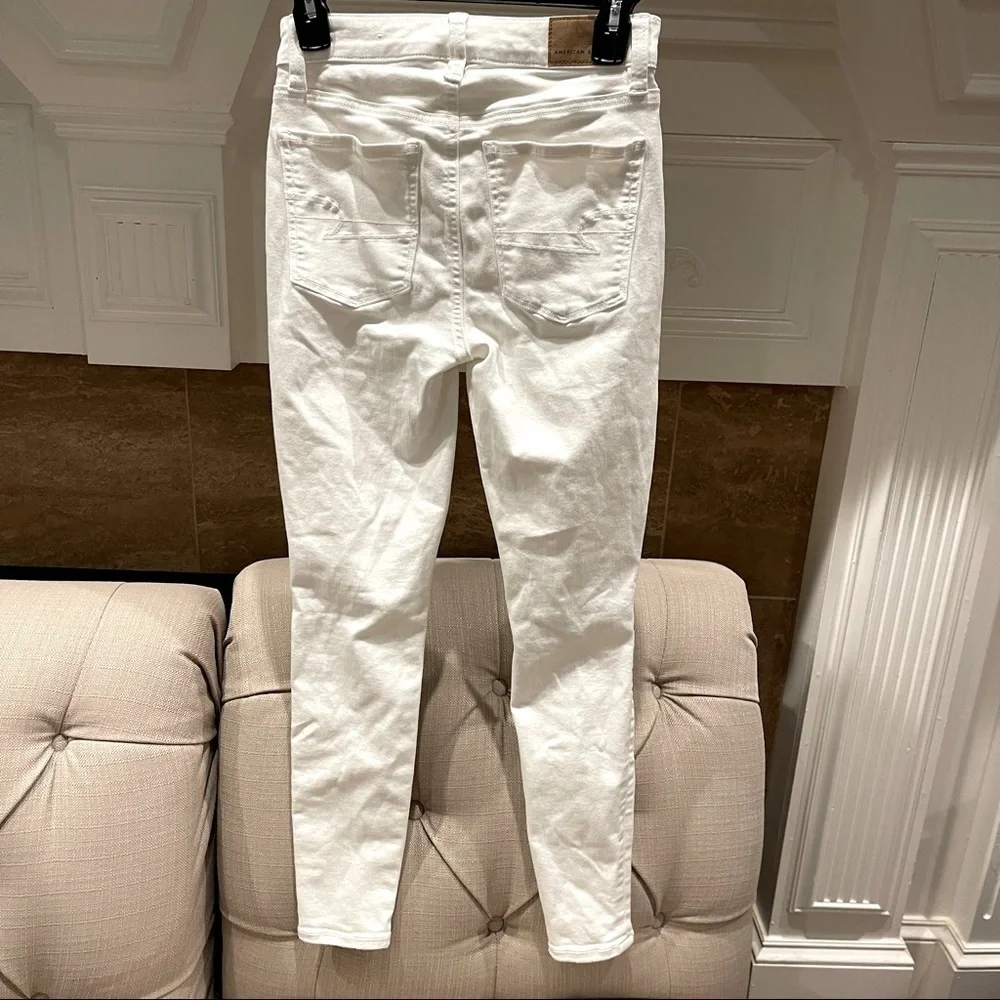 R: American Eagle Super Stretch White Jeggings 2 Short